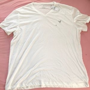 XXL American Eagle White V Neck